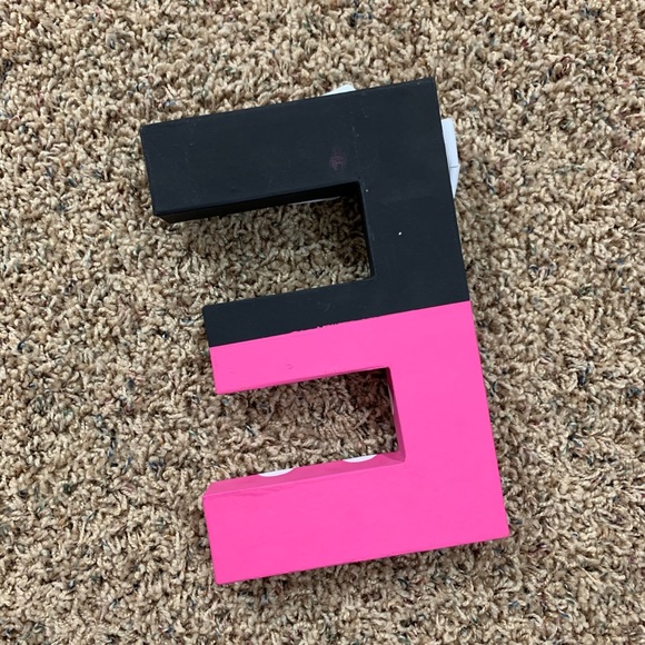 Paper Mache “E” in Minnie Mouse - Picture 4 of 7